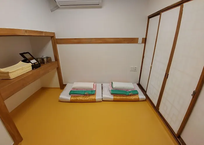 Bukchon Hyosunjae 招待所 3*