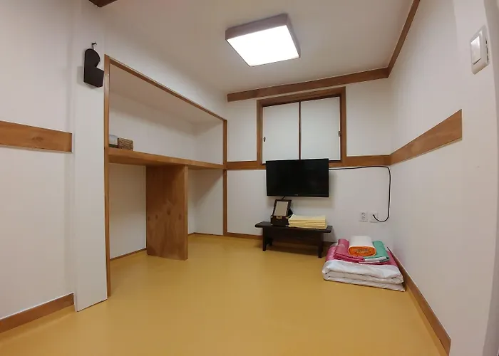 Bukchon Hyosunjae 3*