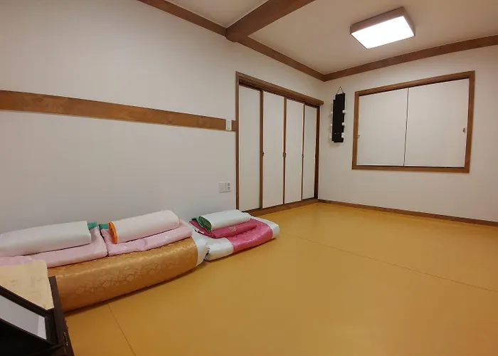 Bukchon Hyosunjae 3*