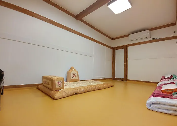 Bukchon Hyosunjae 3*
