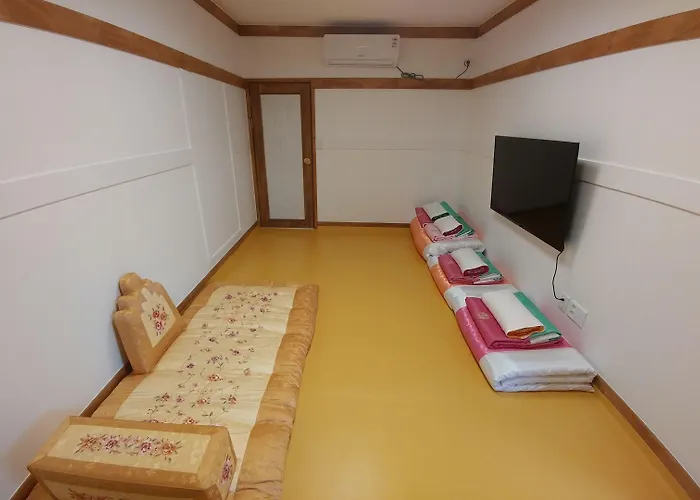 Bukchon Hyosunjae 招待所 3*