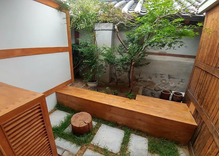 Bukchon Hyosunjae 招待所 3*