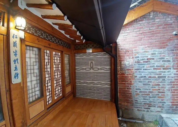 Bukchon Hyosunjae 3*