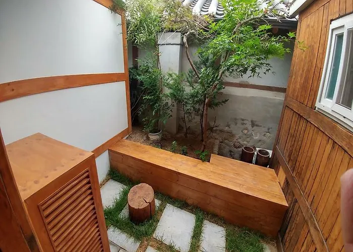 Bukchon Hyosunjae 3*