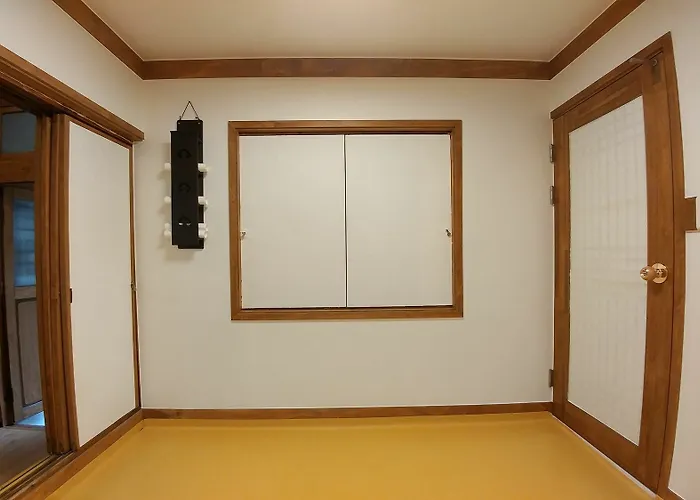 Bukchon Hyosunjae 3*