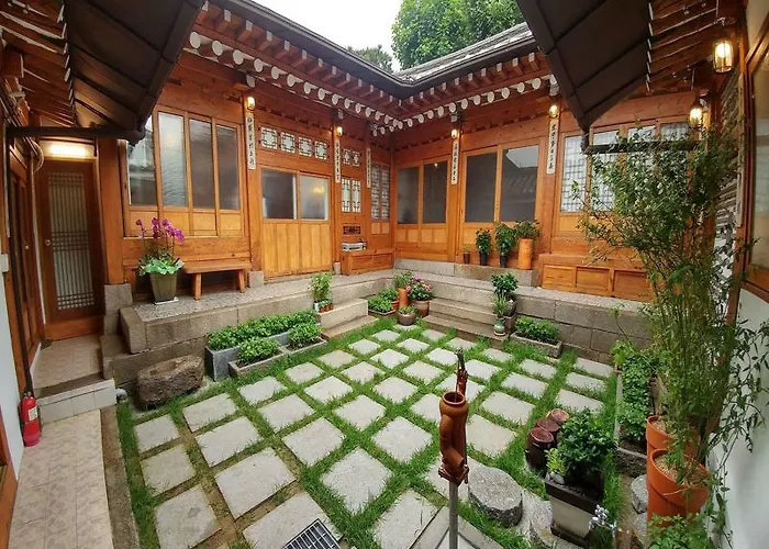 Bukchon Hyosunjae 招待所 3*
